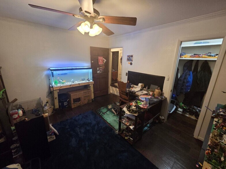 Building Photo - 1804 W Ave H