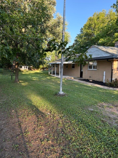 Building Photo - 2026 Bonniedale Dr