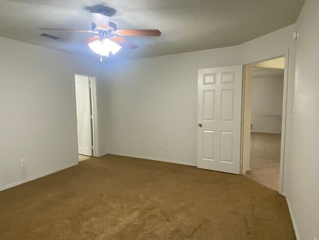 Building Photo - 206 Burnham Dr