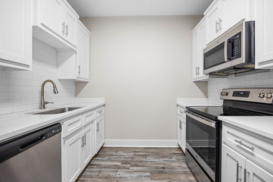 NEW 1BR Kitchen - Maple on Melody