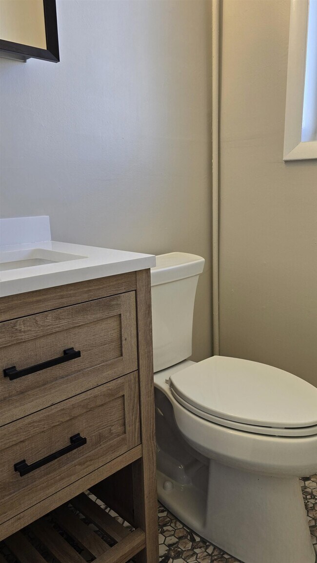 Building Photo - 667 Broadway