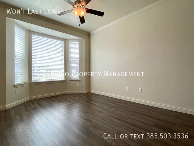 Building Photo - 452 S Tri Terra Ln