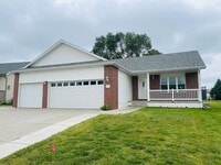 Building Photo - Beautiful open-concept ranch