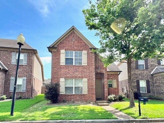 Building Photo - Stonebriar- Spacious 4 Bedroom 2.5 Bath Ho...