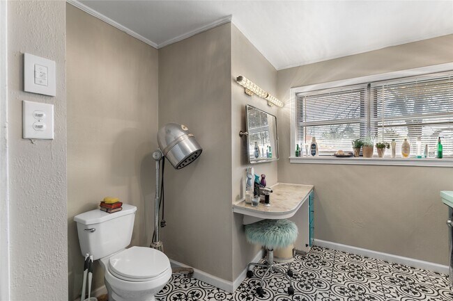 Building Photo - 2306 Ave P