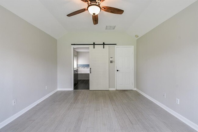 Building Photo - 112 Glade Bridge Ct