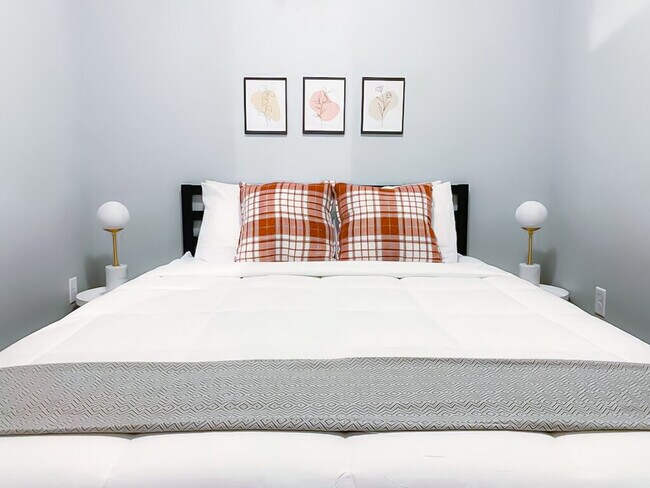 Building Photo - 2301 Ingersoll Ave