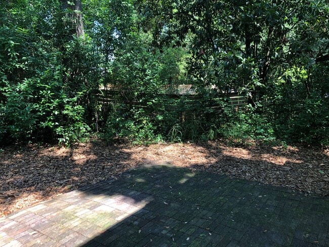 Building Photo - Available now. Beautiful 4BR/2.5BA Home Av...