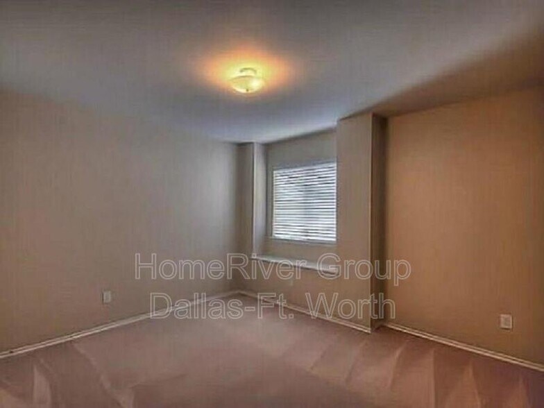 Building Photo - 9840 Old Field Dr