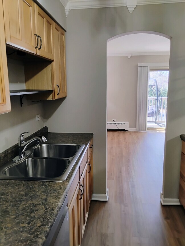 Building Photo - 910 W Alleghany Dr