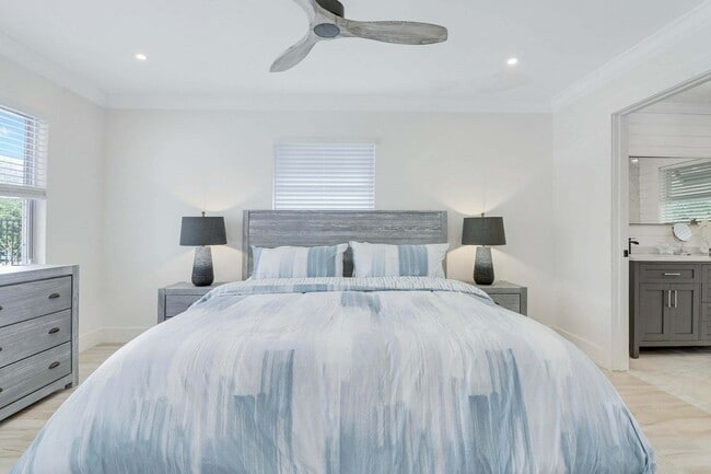 Building Photo - 9 W Riverside Dr