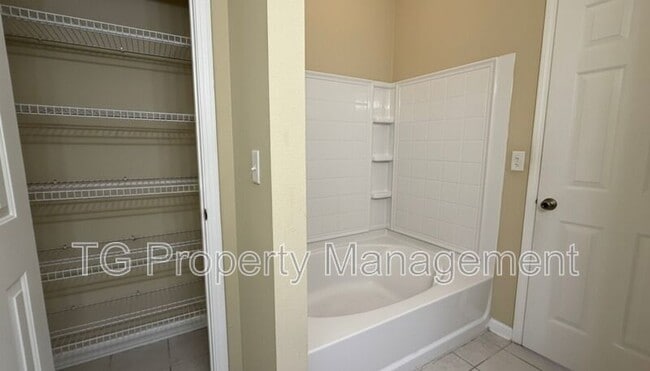 Building Photo - 13492 Sunstone St