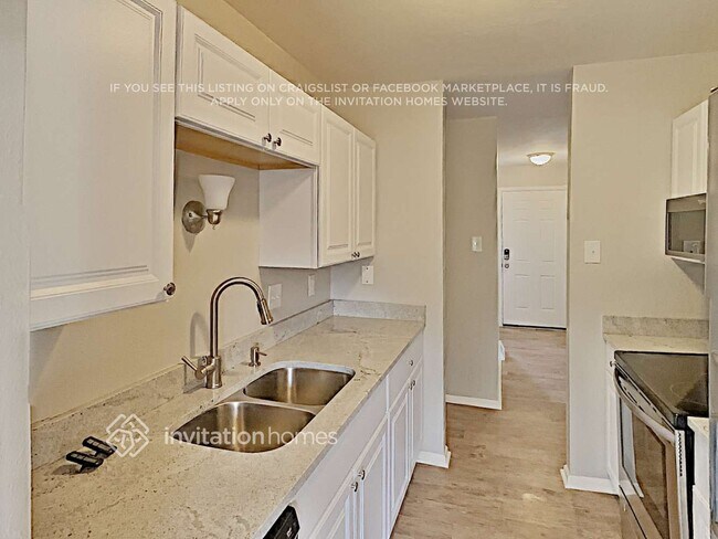 Building Photo - 2643 S Richfield St