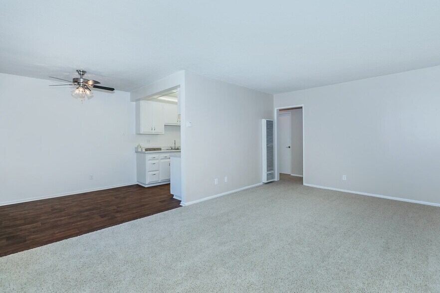 Building Photo - Hampshire Square Apartment Homes