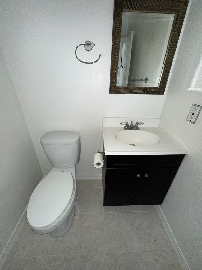 Building Photo - LOCATION LOCATION!! Open and inviting 3-be...