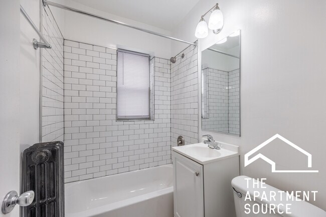 Building Photo - 4031 N Kenmore Ave