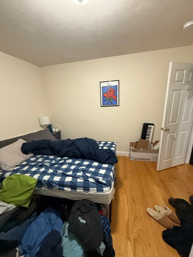 Building Photo - 1054 Cambridge St