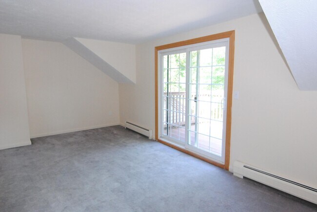 Building Photo - 74 Stillwater Dr