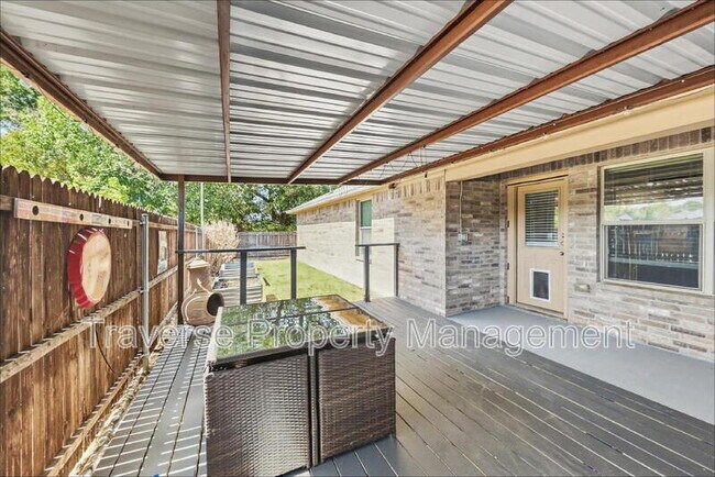 Building Photo - 733 River Hill Ln