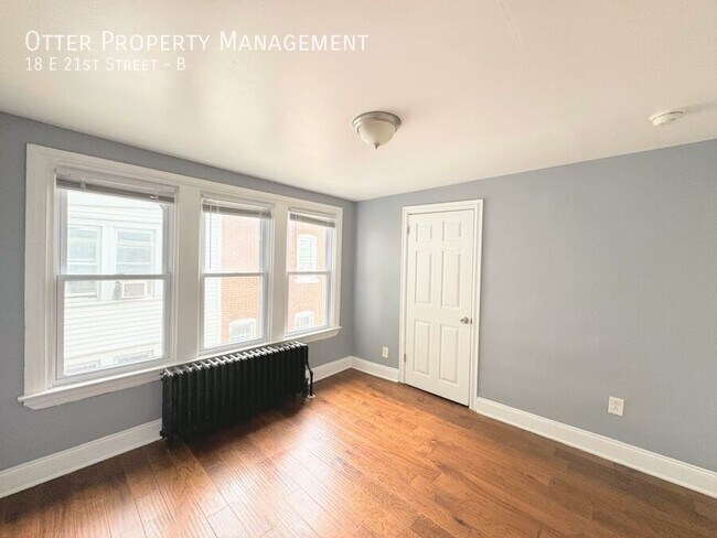 Building Photo - 18 E 21st St