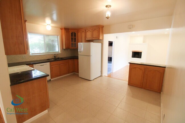 Building Photo - 126 Calado Ave