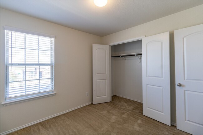 Building Photo - 11801 Jackson Fls Wy