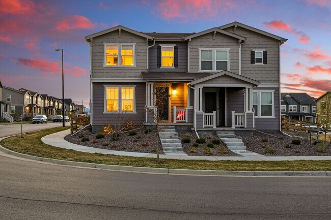 Building Photo - Spacious 3BR/3BA Townhome-Available NOW! $...