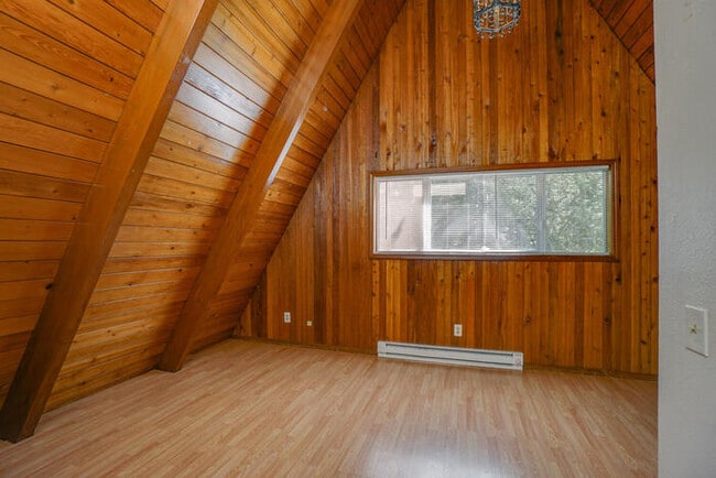 Building Photo - COUNTRY LIVING IN WASHOUGAL