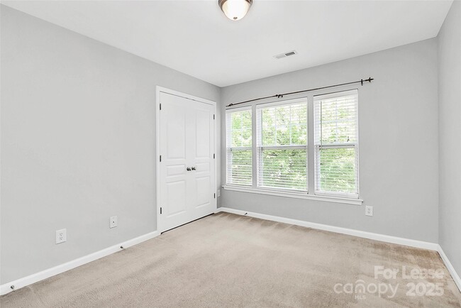 Building Photo - 1340 Hammond Dr