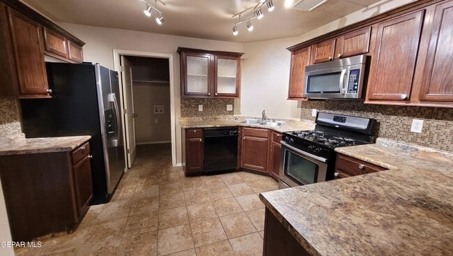 Building Photo - 14247 Hacienda Rock Dr