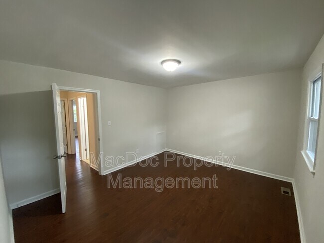 Building Photo - 531 Olde Greenwich Cir
