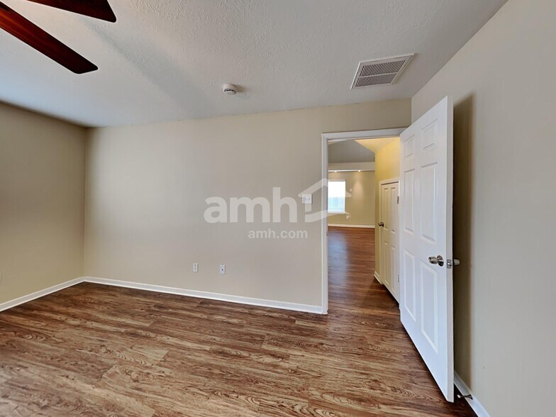 Building Photo - 15834 Little Miss Creek Dr