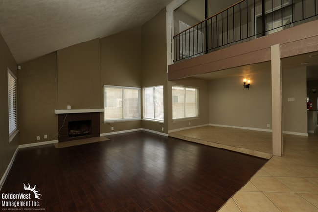 Building Photo - Spacious 4Bdm 2.5Ba Home with Loft in Las Vegas