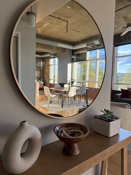 Building Photo - 2000 Little Raven St