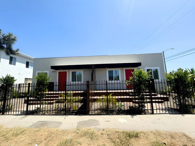 Building Photo - 2754 S Sycamore Ave