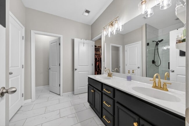 Building Photo - 105 Crossandra Ave