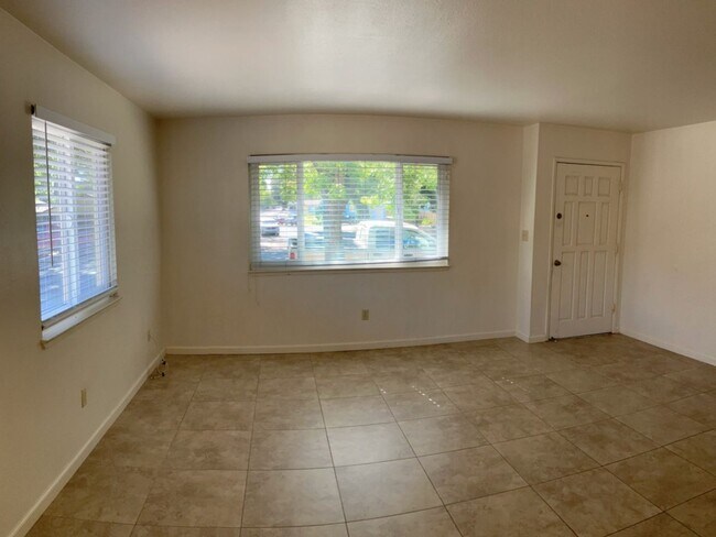 Building Photo - 2808 Carver Rd