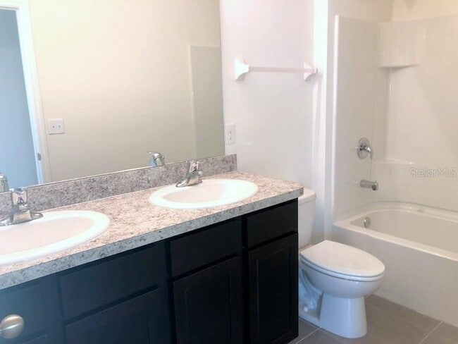 Building Photo - 11150 Leland Groves Dr