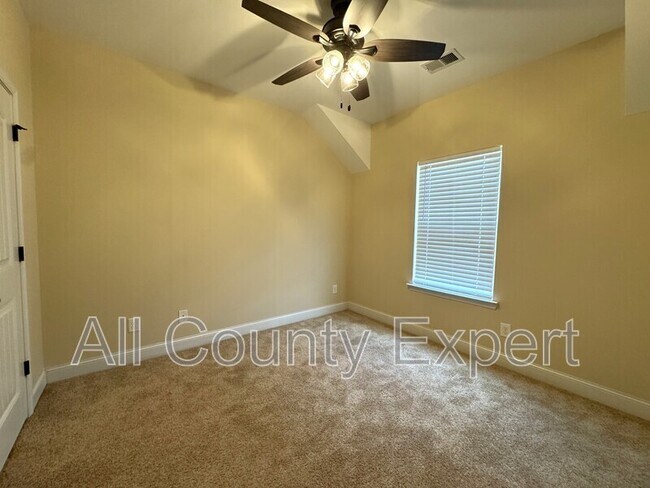 Building Photo - 5065 Rialto Way