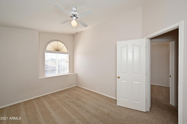 Building Photo - 5730 E Gelding Dr