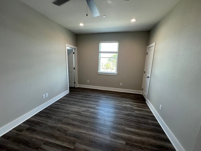 Building Photo - 308 Grove St