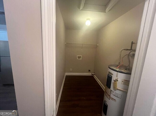 Building Photo - 160 Fair Oaks Dr