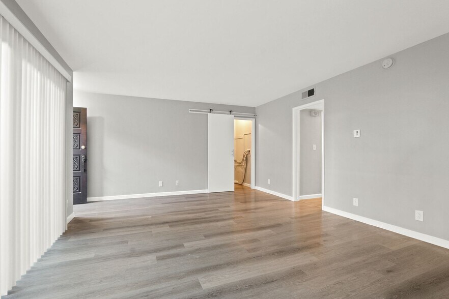 Building Photo - 1111 17th St