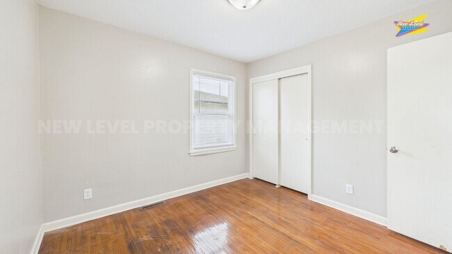 Building Photo - 886 S Fabrique Dr