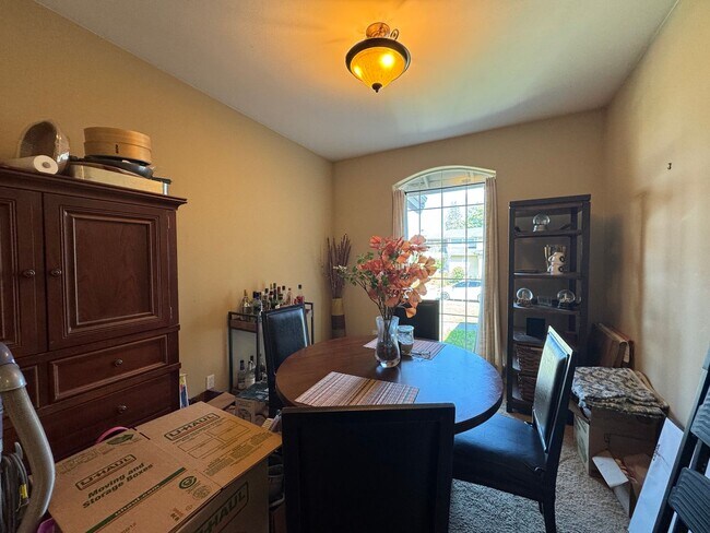 Building Photo - 3 Bedroom, 3 Bathroom House - Walking distance to the beach