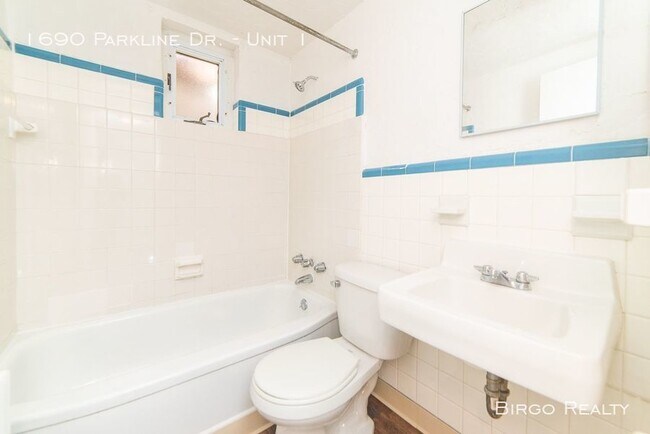 Building Photo - 1690 Parkline Dr
