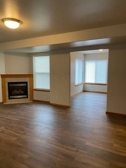 Building Photo - 1978 Greatview Dr