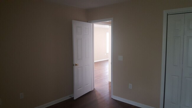 Building Photo - 589 Blue River Ct