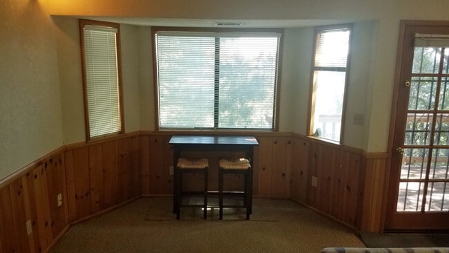 Building Photo - For rent:  2 bedroom, 1 bath house