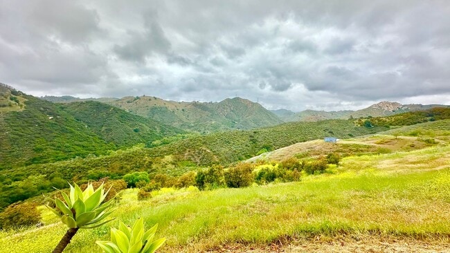 Building Photo - Beautiful Custom, Detached Guest Home on Stunning, Private, Gated, Country Property in Fallbrook!